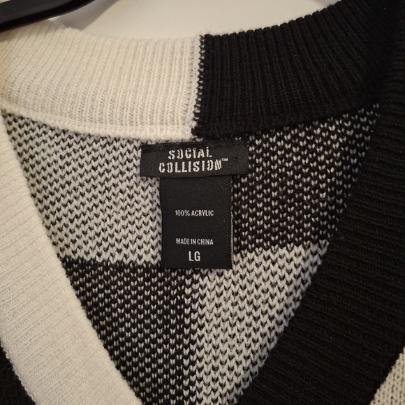 Hot Topic Black and White Checkered Sweater - Picture 3 of 4